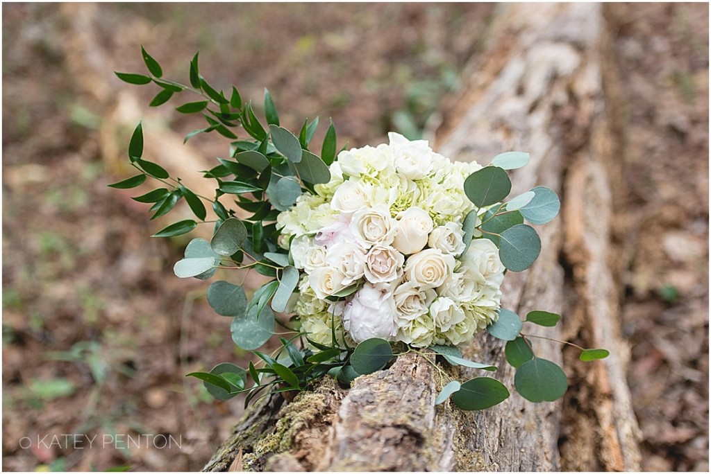 gorgeous winter wedding bouquet, white flowers, woodsy winter wedding, Hard Labor Creek elopement