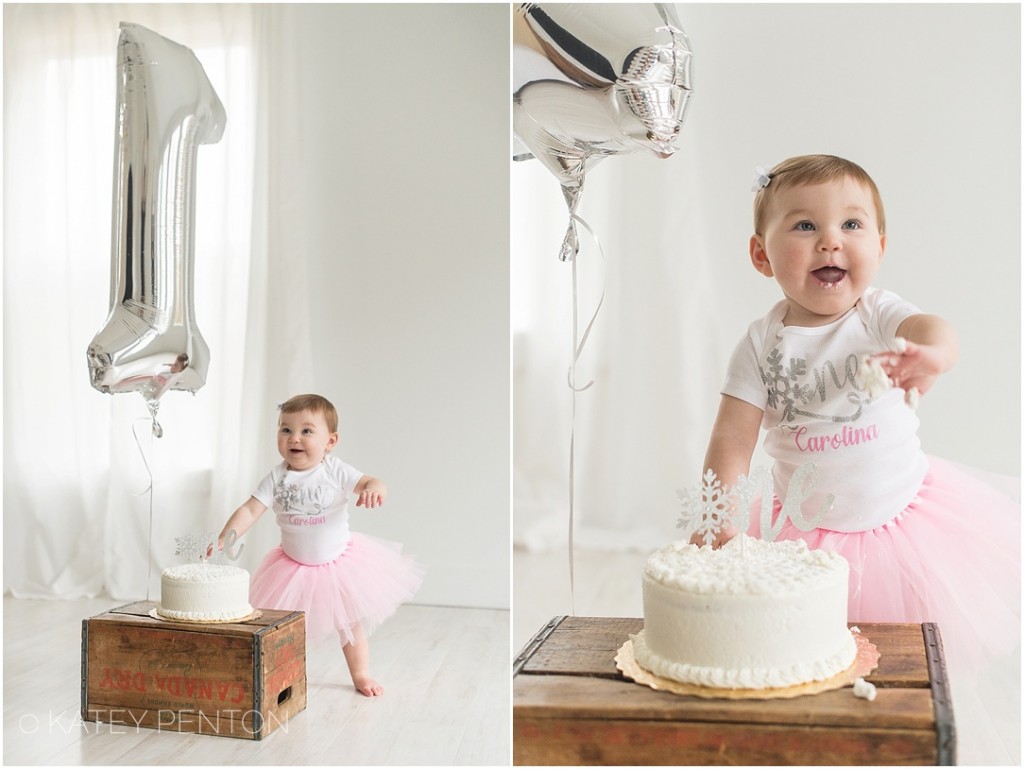 White cake smash, first birthday portrait session